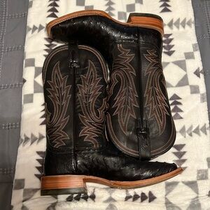 Men’s size 8.5 Full Quill Ostrich Ariat Boots